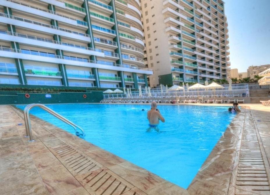 Luxury Apt W/ Side Seaviews And Pool, Top Location Sliema Exterior photo